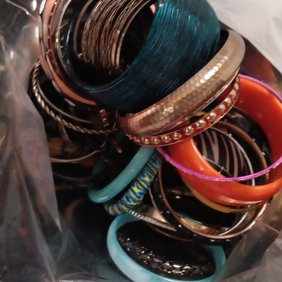 Lot of Bangles - Picture 2 of 3